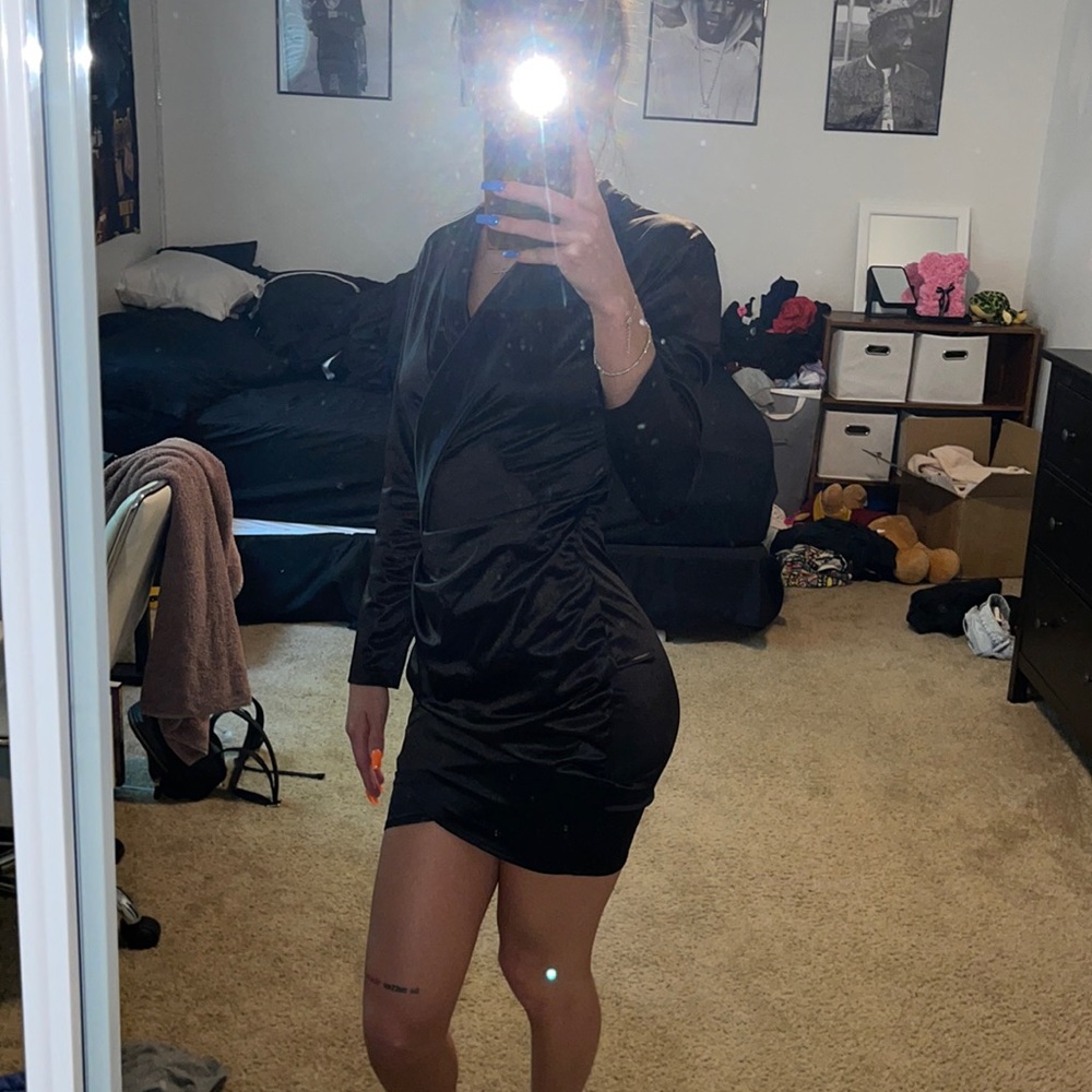 Black silk fitted dress